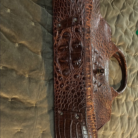 VEARI Elegant Brown Crocodile-Embossed Women's Bag - Picture 5 of 6